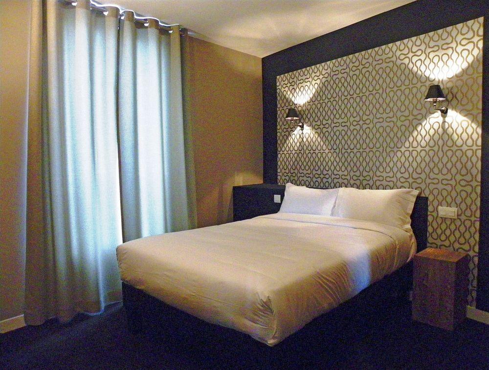 Hotel Les Terres Blanches Chatou Esterno foto